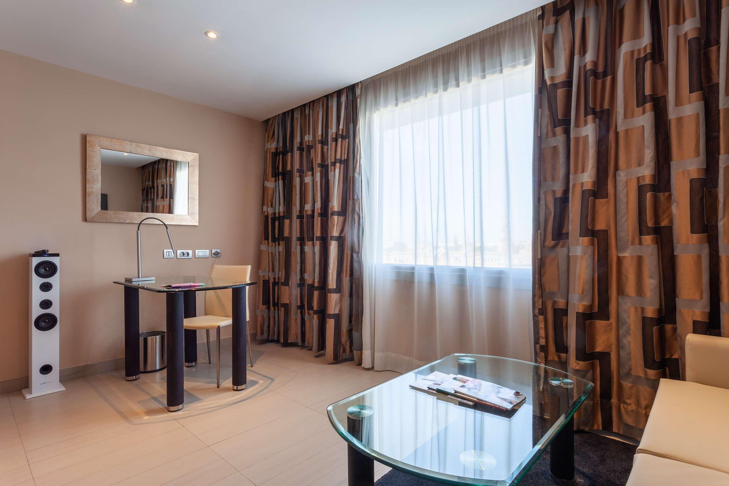 The Level At Melia Sevilla Exterior foto